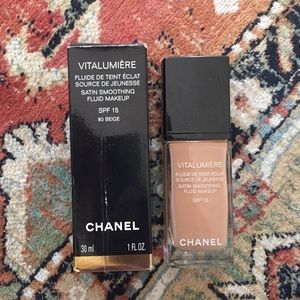 CHANEL Vitalumière Satin Smoothing Makeup (Beige)
